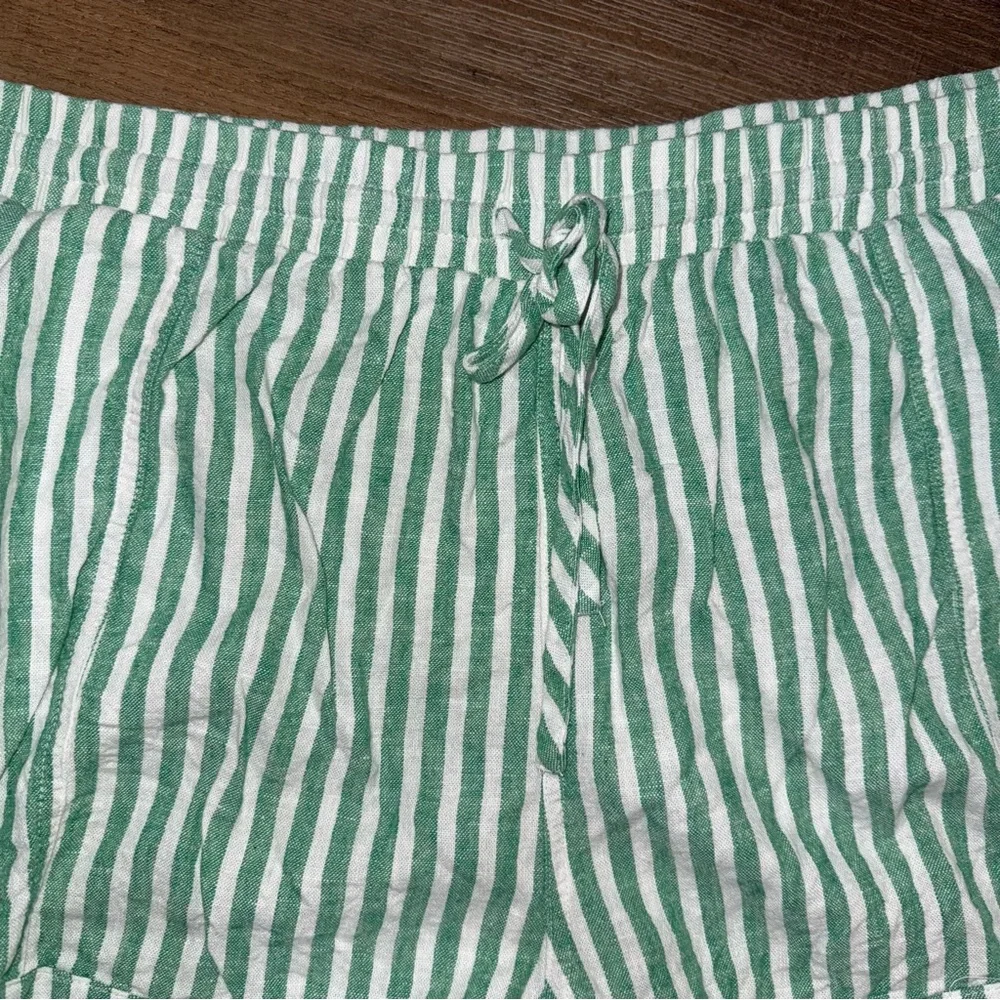 Like new! Target Universal Thread Green & White Striped Pull-on Shorts